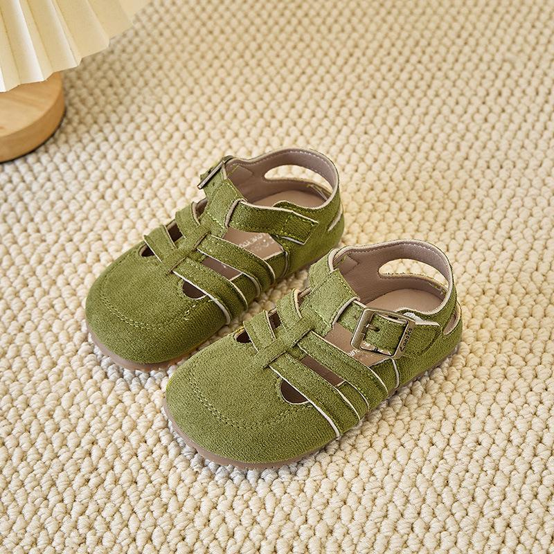 Dziecięce Sandały Wydrążone Miękka Podeszwa Dziewczęce Płaskie Buty Antypoślizgowe Cukierkowy Kolor 2025 Lato Chłopięce Buty na Plażę Zakryte Palce Pasek w Kształcie T