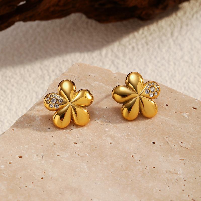 Chenhe stainless steel jewelry women's light luxury high-end gold earrings European and American niche do not fade titanium steel studs