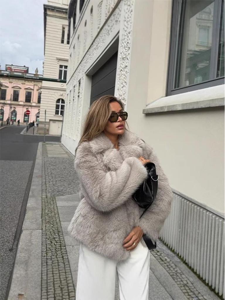 Damenmantel aus Kunstfuchsfell - Dick, locker, modisch und umweltfreundlich