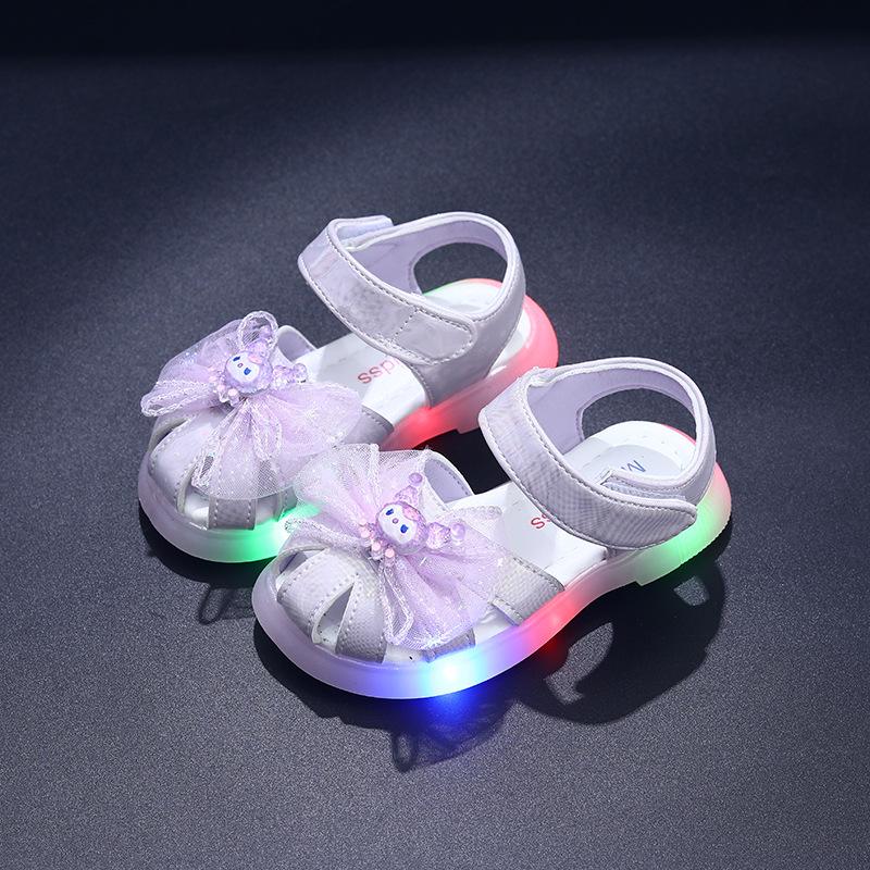 Girls' Light-Up Summer Sandals: Breathable, Non-Slip Toddler Shoes - Cute & Luminous Princess Style.