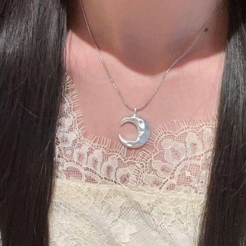 Elegant Pearl Necklace: Trendy, High-End Titanium Steel Clavicle Chain for Women