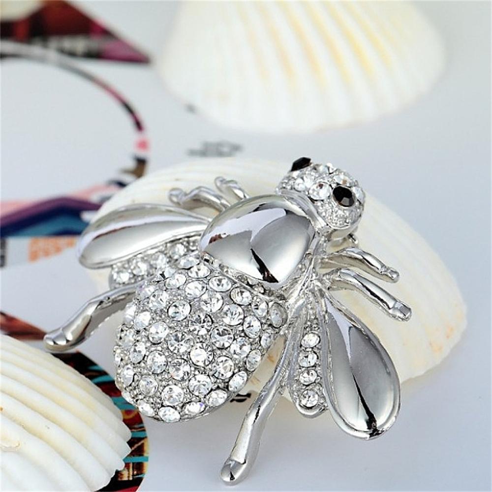 

Luxury Beetle Shaped Brooch Rhinestone Insect Metal Lapel Pins for Men Women Banquet Suit Jacket Decor Jewelry Wedding Gifts