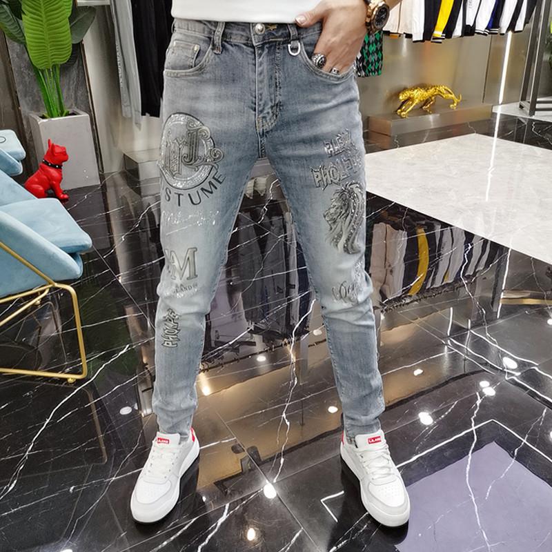 Frühling und Sommer Stretch-Jeans für Herren, schwere Stickerei, heißes Bohren, bedruckt, Modemarke, hübsch, lässig, schmale Passform, knöchelfest