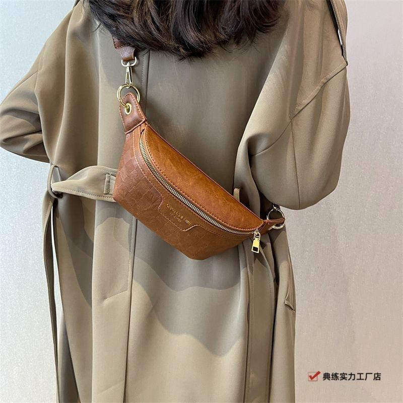 Retro niche design bag women's autumn and winter new fashion messenger bag small bag versatile popular breast bag fanny pack