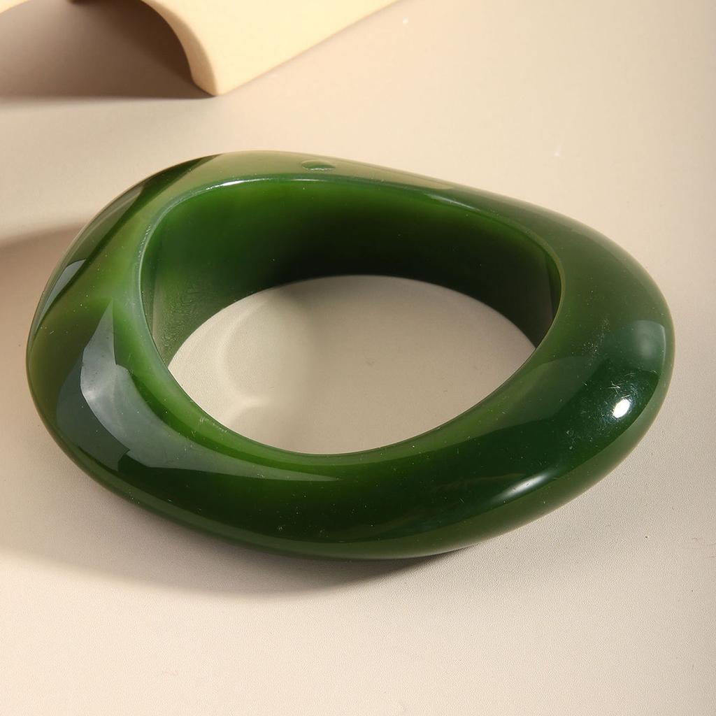 Uregelmessige Resin Brede Mansjettarmbånd Armringer for Kvinner Vintage Geometrisk Rød Grønn Designerarmbånd Jenters Smykker Kvinne