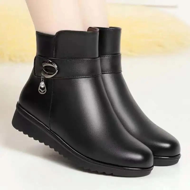 Women's Winter Plush Leather Ankle Boots - Soft Sole, Non-Slip, Ideal for Middle-Aged and Elderly.