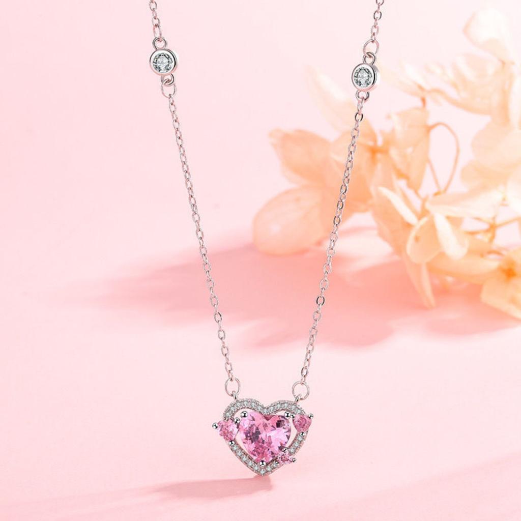 Minimalist Heart Pendant Necklace Women Adjustable Chain Small Unique Design Popular Trendy Jewelry for Everyday Wear