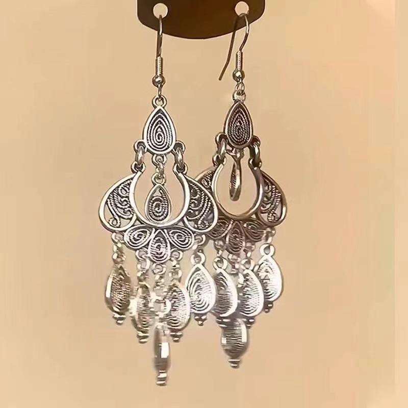 Retro court style, high-end sense, niche ethnic style earrings, ancient style, fringed water drop earrings, new Chinese personalized earrings.