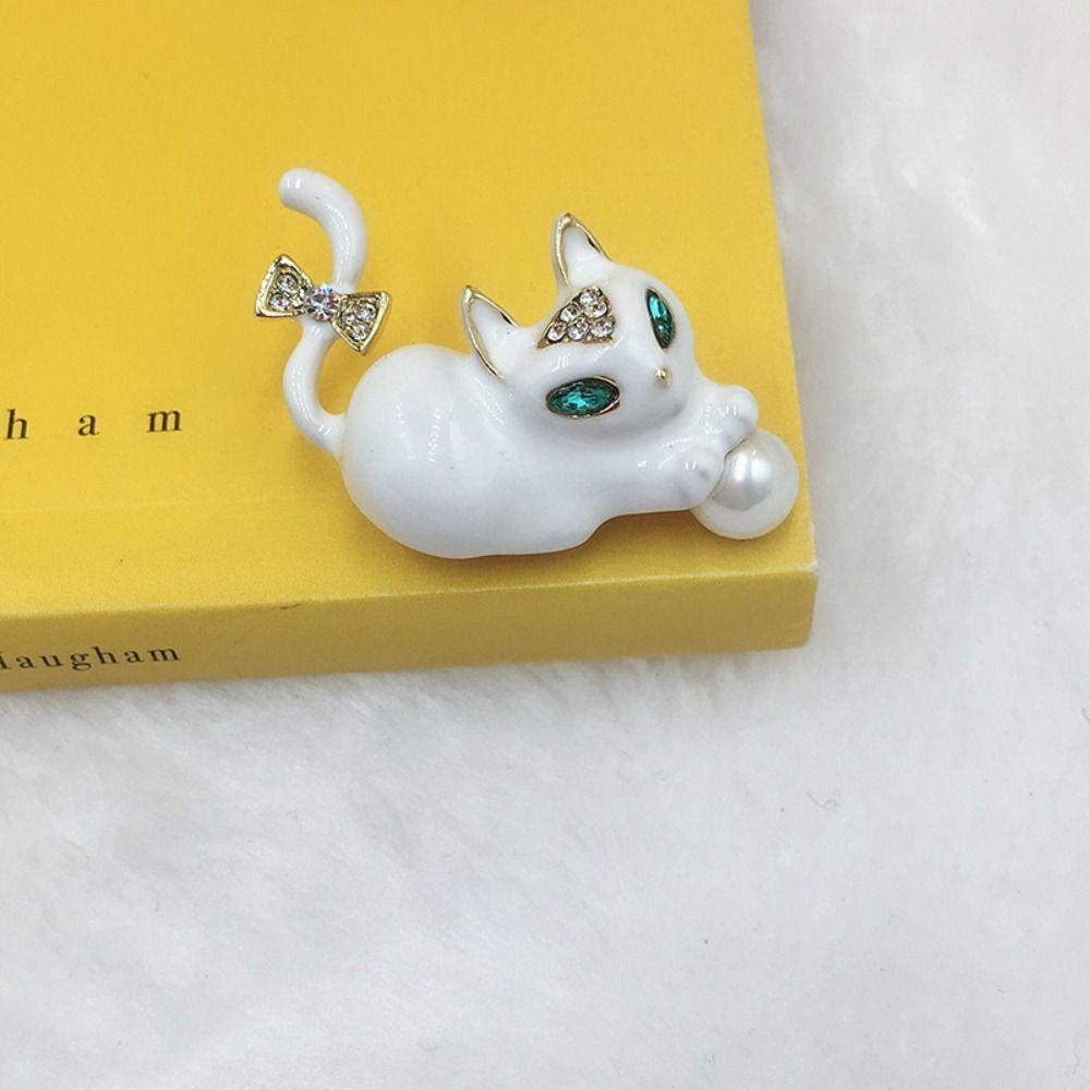 Cute Cat Enamel Pin Green Eyes Rhinestone Brooch Exquisite Cat Kitty Badge  Gift