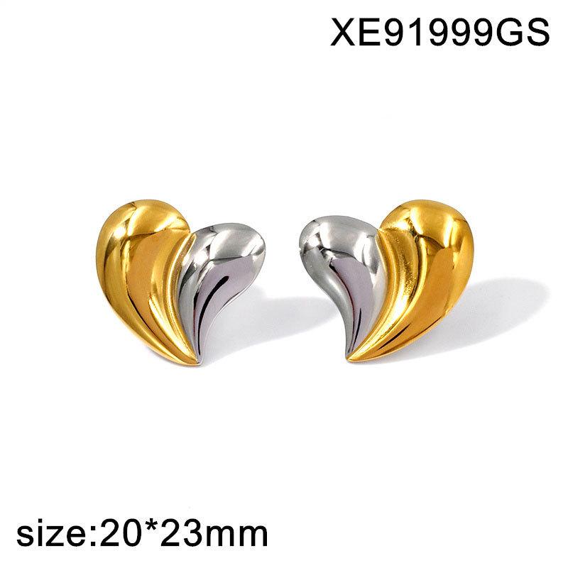 Gold-Plated Titanium Steel Heart Stud Earrings & Collarbone Chain Jewelry Set for Women in European American Style.