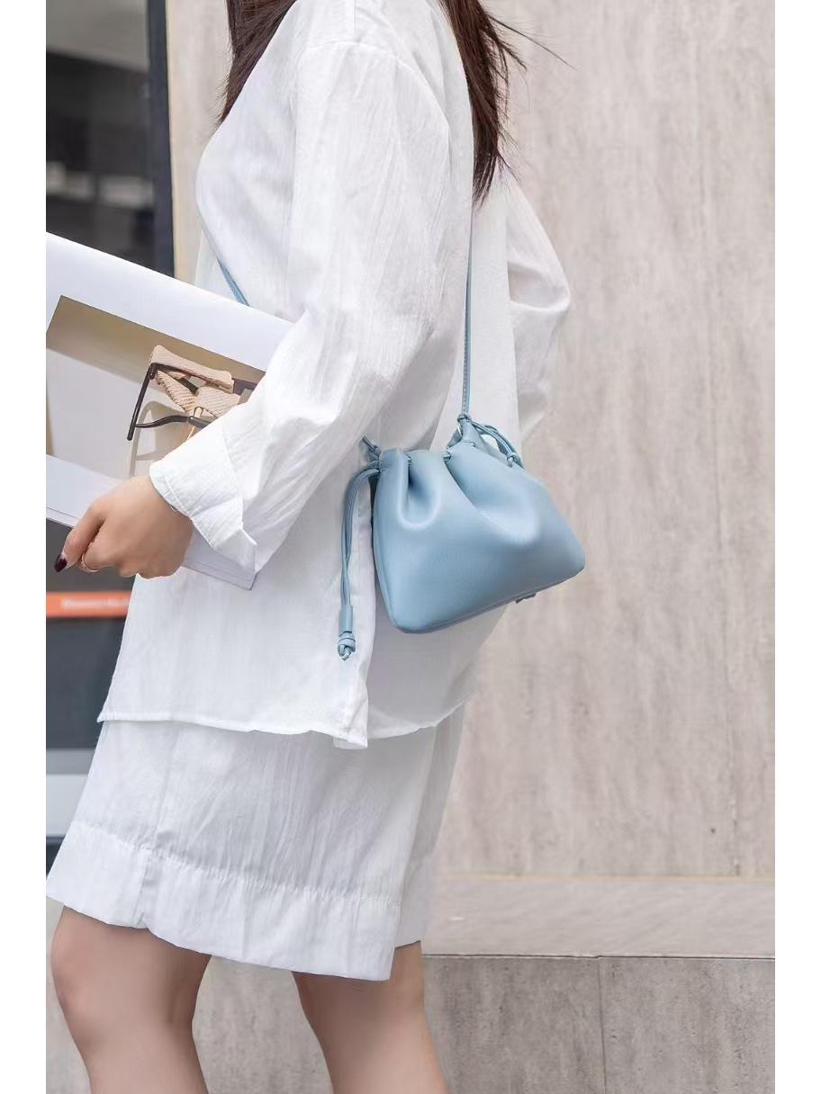 Stylish Women s 2025 Genuine Leather Cloud Pleated Bag 24x5x16 cm
