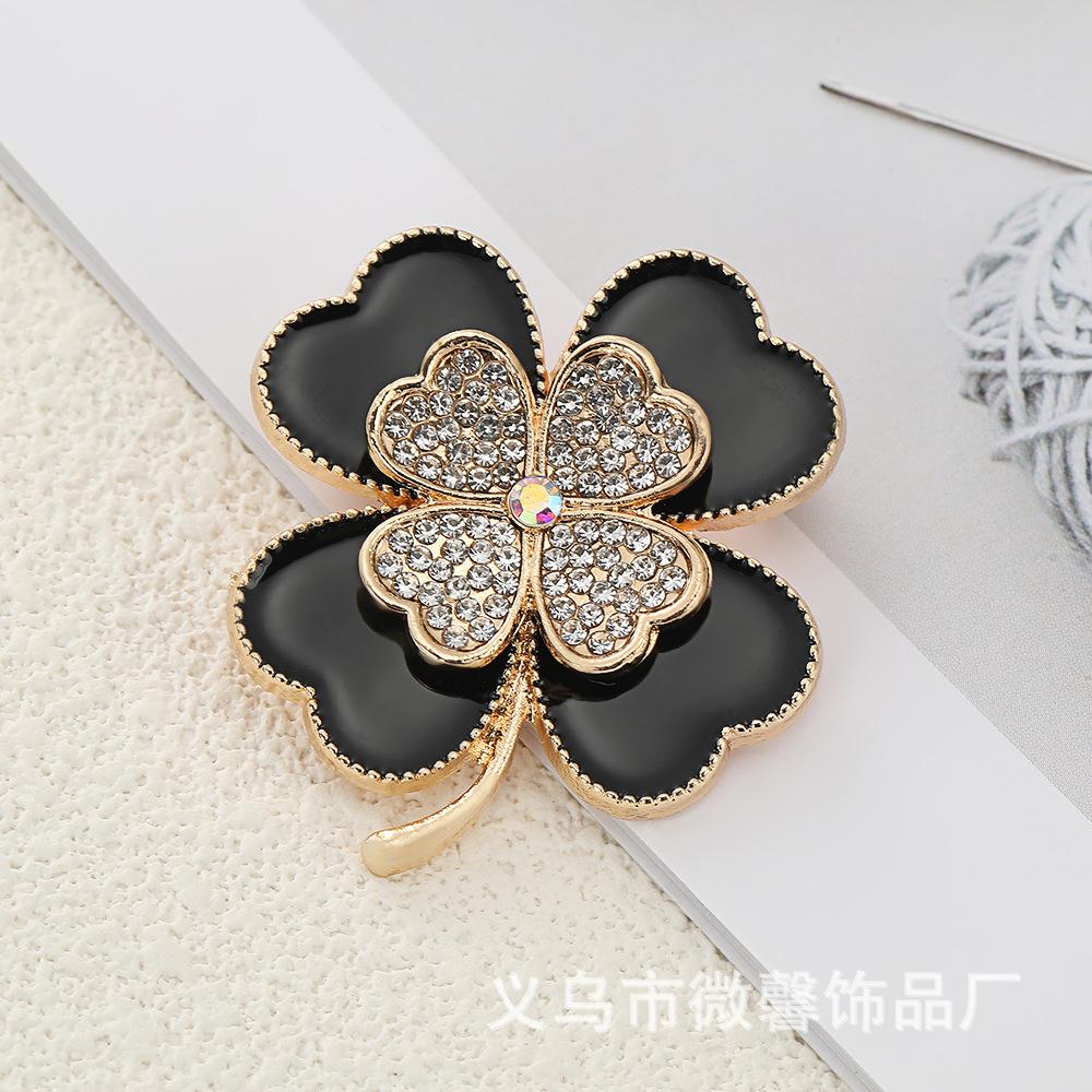 Four-leaf clover plant flower brooch female brooch ins trendy personality temperament anti-light pin with jewelry
