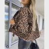 Chaqueta vaquera de mujer 2024 de moda con estampado de leopardo desgastado y borde sin rematar