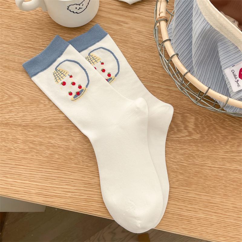 Women's Spring and Summer Fashion Simple Cloth Label Strawberry Embroidery Sweet Absorbing Breathable Cotton Socks
