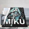 Anime přikrývky Hatsune Miku Fleece Textilní dekorace Multifunkční Super teplá přehozová deka pro domácnost Cestování Prošívaná deka