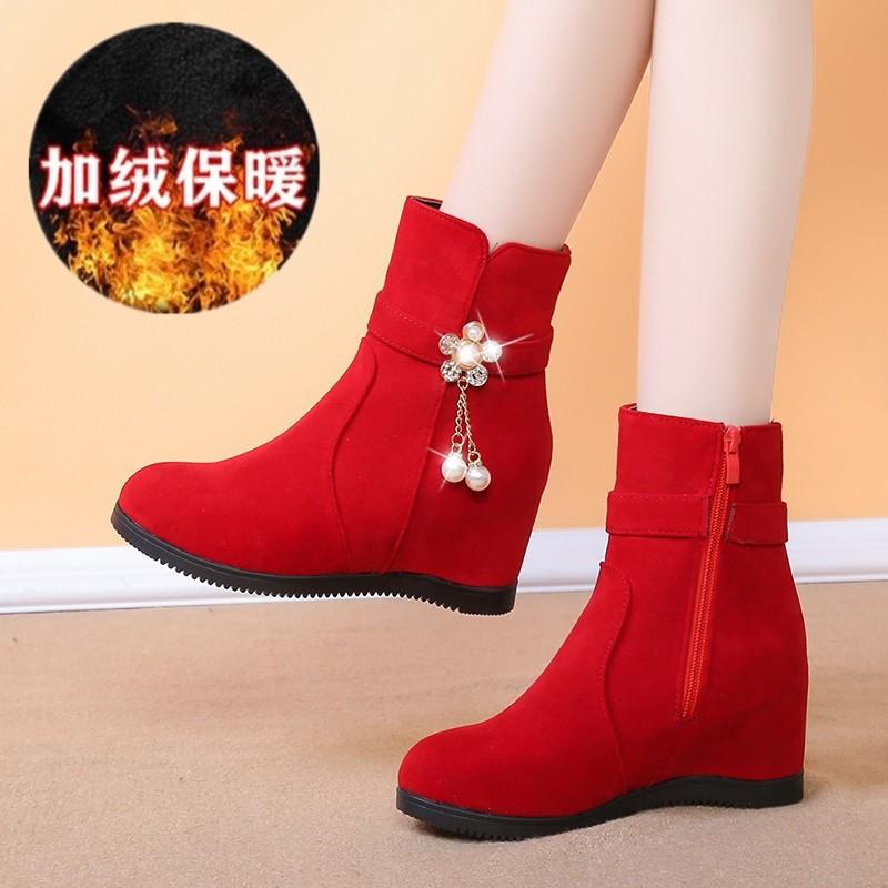 

Внутренние короткие сапоги женские зимние универсальные новые тонкие толстые подошвы жемчужного бархата теплые маленькие свадебные красные хлопковые сапоги 40
