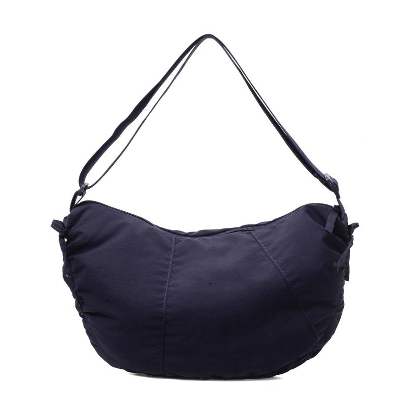 Trendy versatile lightweight handbag, simple casual messenger bag, fashionable and lightweight large-capacity nylon bag, women's bag