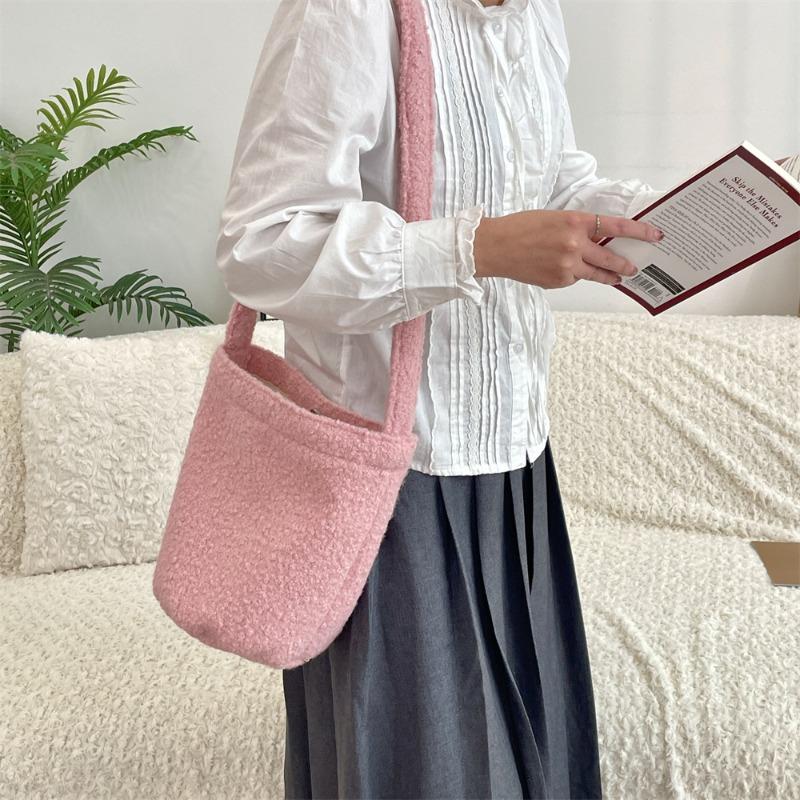 11 Plush Large-capacity Bucket Bag Student Bag Autumn and Winter Commuter Bag Casual Messenger Shoulder Bag