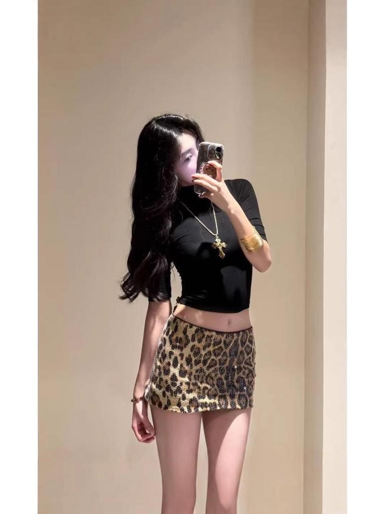 2026 Sommer Set: Leopard Print Rock & Figurbetontes High-Neck Top für Damen