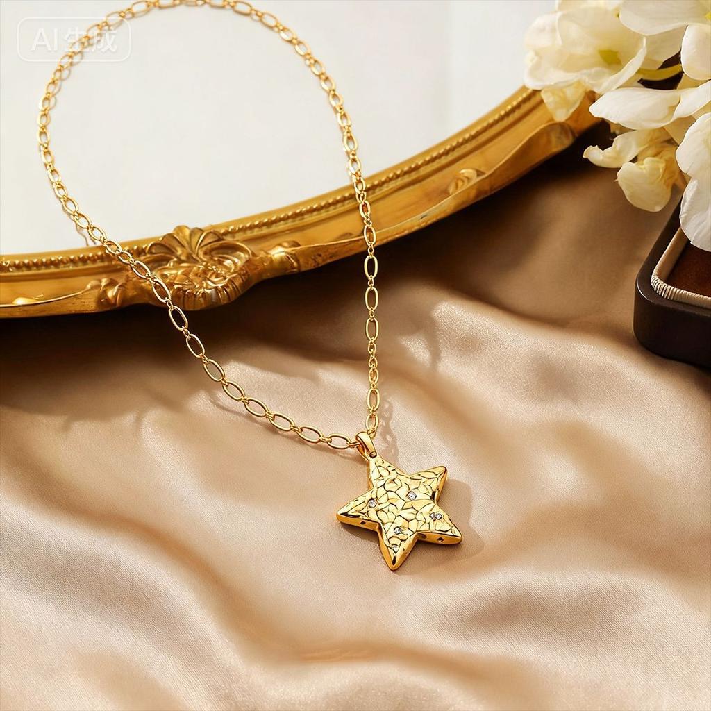 Diamond pleated moon pendant collarbone chain court style fashion light luxury necklace