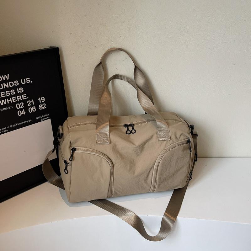 

Одноплечевая большая вместимость нишевый дизайн 2025 весна портативная личность мода простой тренд зарубежный стиль мессенджер сумка-тоут хаки