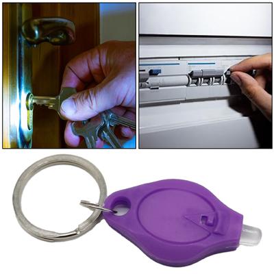 2 Stück Mini-LED-Taschenlampen mit Schlüsselring, kompakte Größe, tragbar, batteriebetrieben, für Outdoor-Camping, helle, winzige Licht-Notlampen