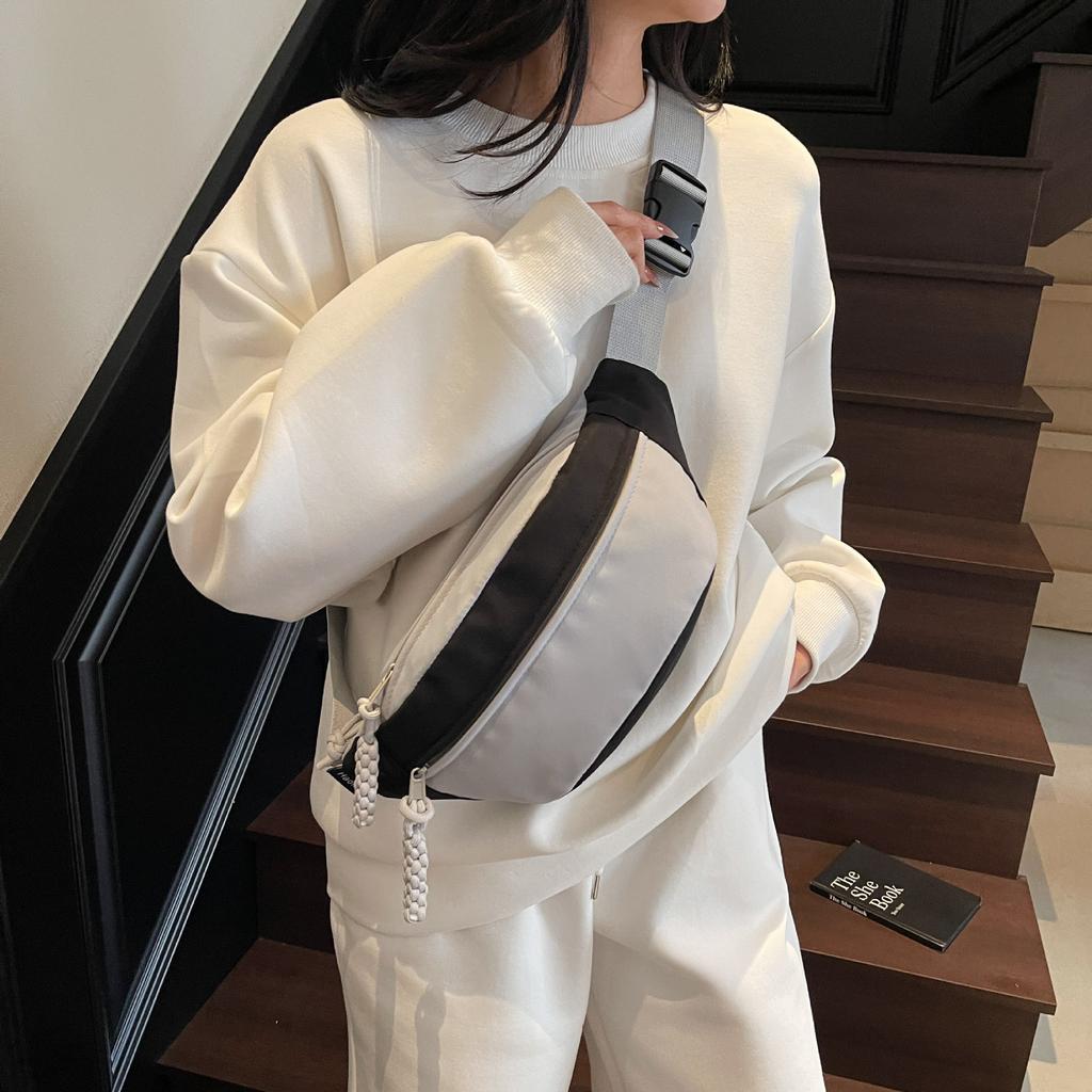 Contrast color breast bag women's casual simple messenger bag female student sports mobile phone fanny pack men
