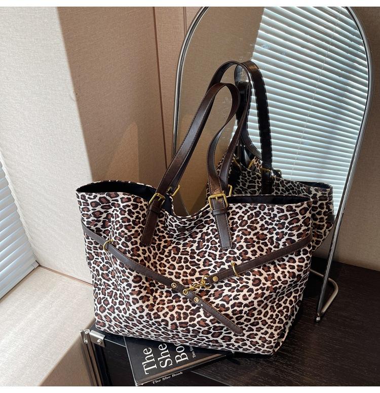 Korean Leopard Print Tray Extra Large Bag Women's 2025 New Fashion Retro Shopping Bag Large Capacity Casual Shoulder Bag Tide