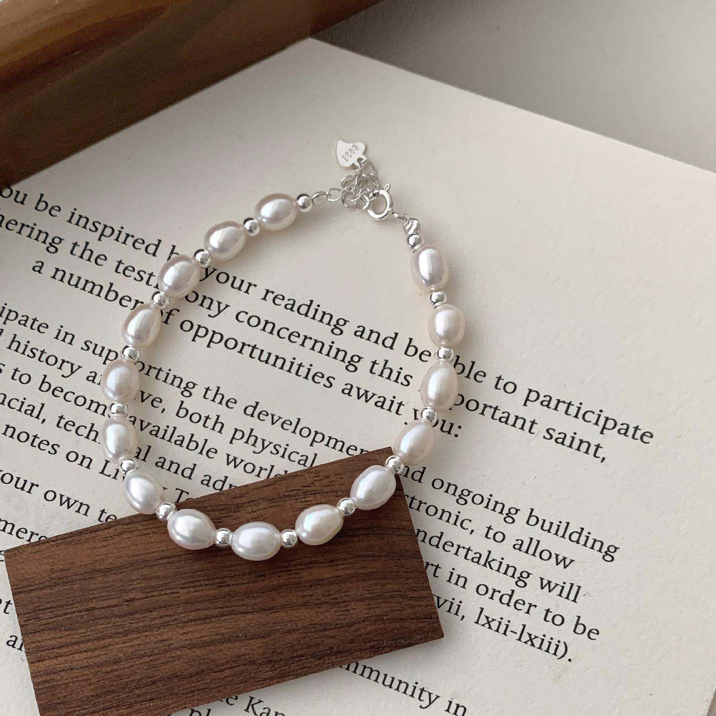 

Браслет из стерлингового серебра 925 пробы с пресноводным жемчугом - Элегантный дизайн в форме риса для женщин