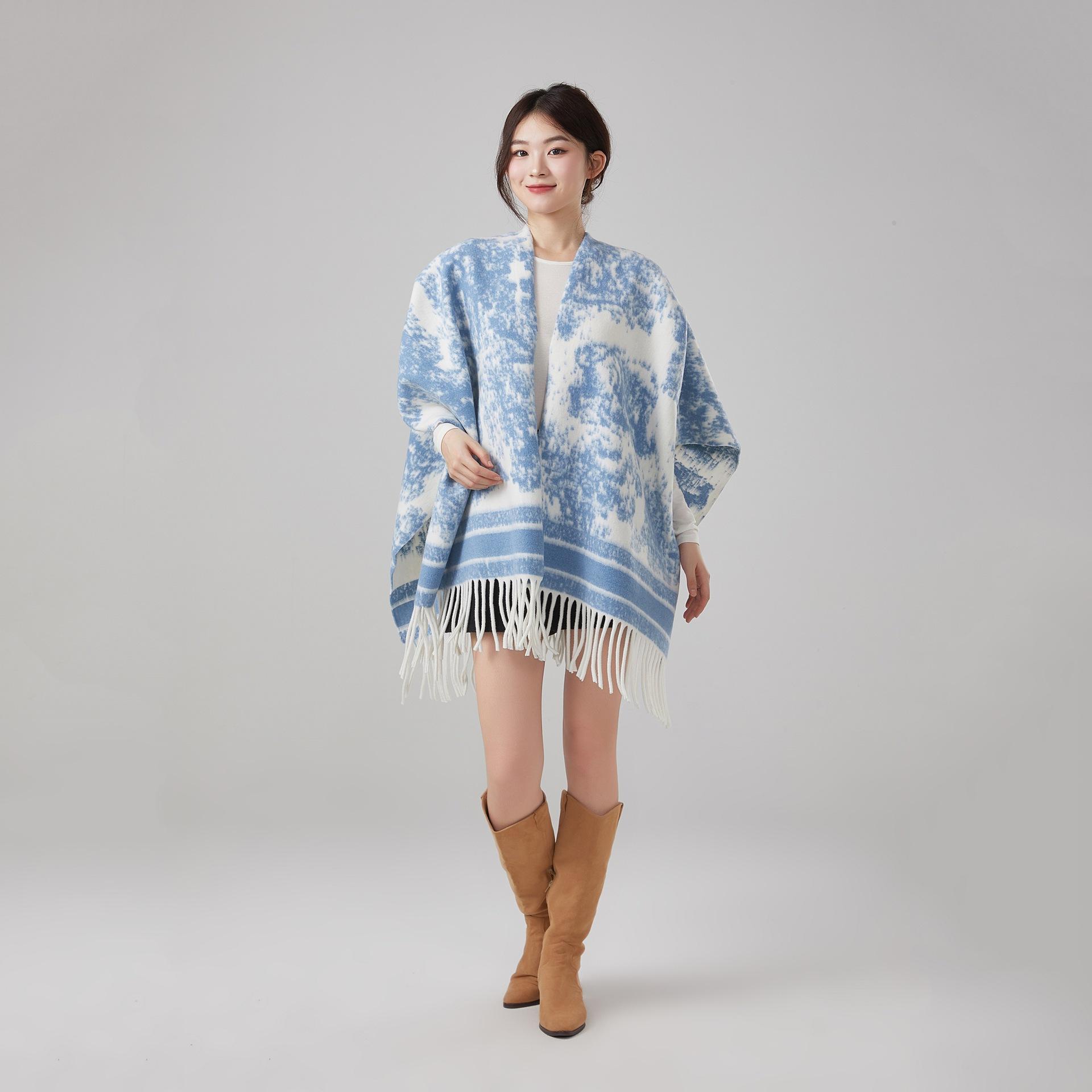 

Этнический стиль шаль женская согревает осенью и зимой с длинным ретро-кейпом с кисточками и рисунком тушью для путешествий. Накидка женская. 60-80cm синий