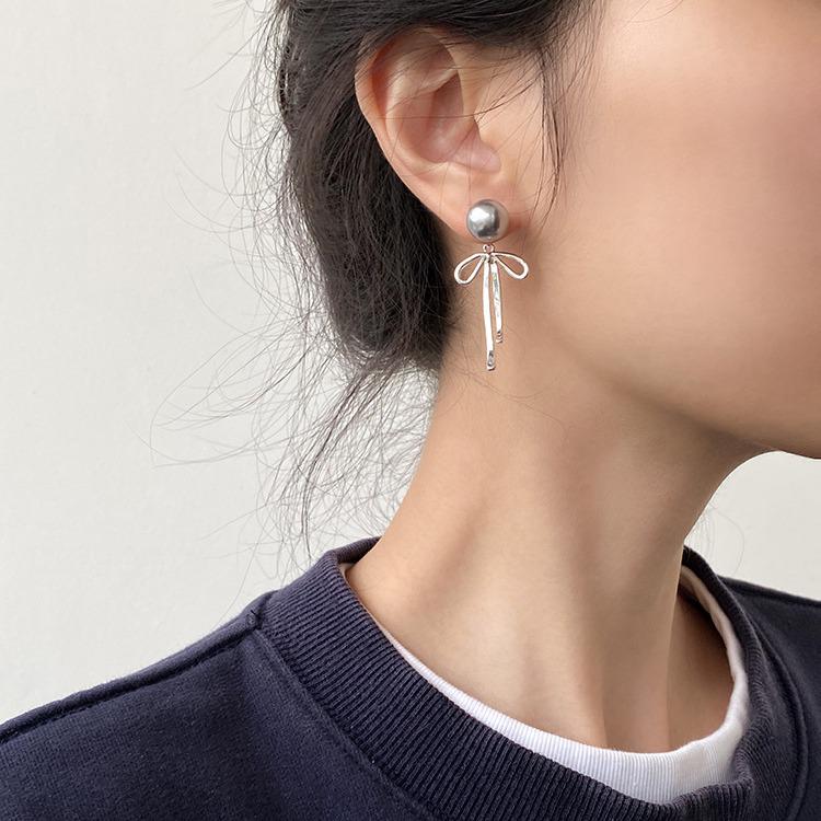 Women's Cool-Toned Gray Pearl Bow Stud Earrings - Luxury Fashionable Cold Style Ear Jewelry