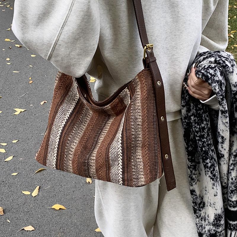 Commuter Big Bag Women's 2025 New High-end Retro Fashion Suede Shoulder Bag Large Capacity Tote Bag