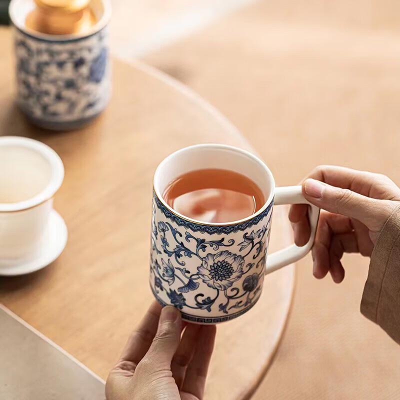 SIYUTANG Elegant Teacup & Wool Scarf Gift Set