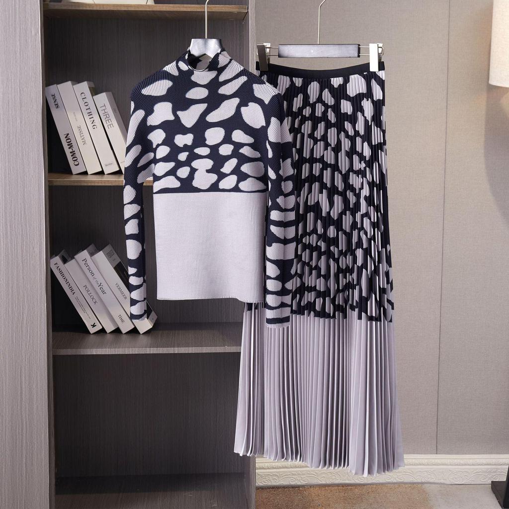 Dámský elastický plisovaný dvoudílný oblek Miyake 2024 - Omlazující, stylová jarní/podzimní móda