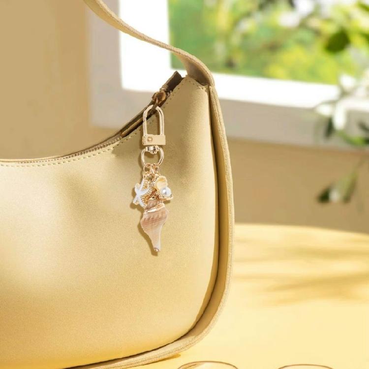 Pearls Embellished Seashells Keychain Portable Bag Charm Decoration for Women Stylish Functional Accessory