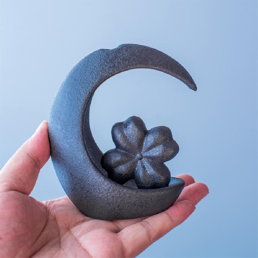 Czarny ceramiczny kadzielniczek w kształcie półksiężyca, kadzielniczek z odwróconym przepływem w kształcie księżyca z trawą szczęścia, dekoracja domu