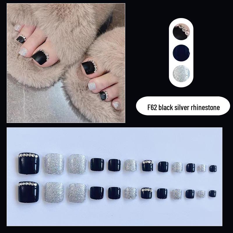 

Черные стразовые накладки на ногти с отстегивающимися кончиками – готовый маникюр для лета