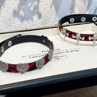 Collana girocollo a croce con stampa leopardata color bordeaux per donna - Stile punk scuro