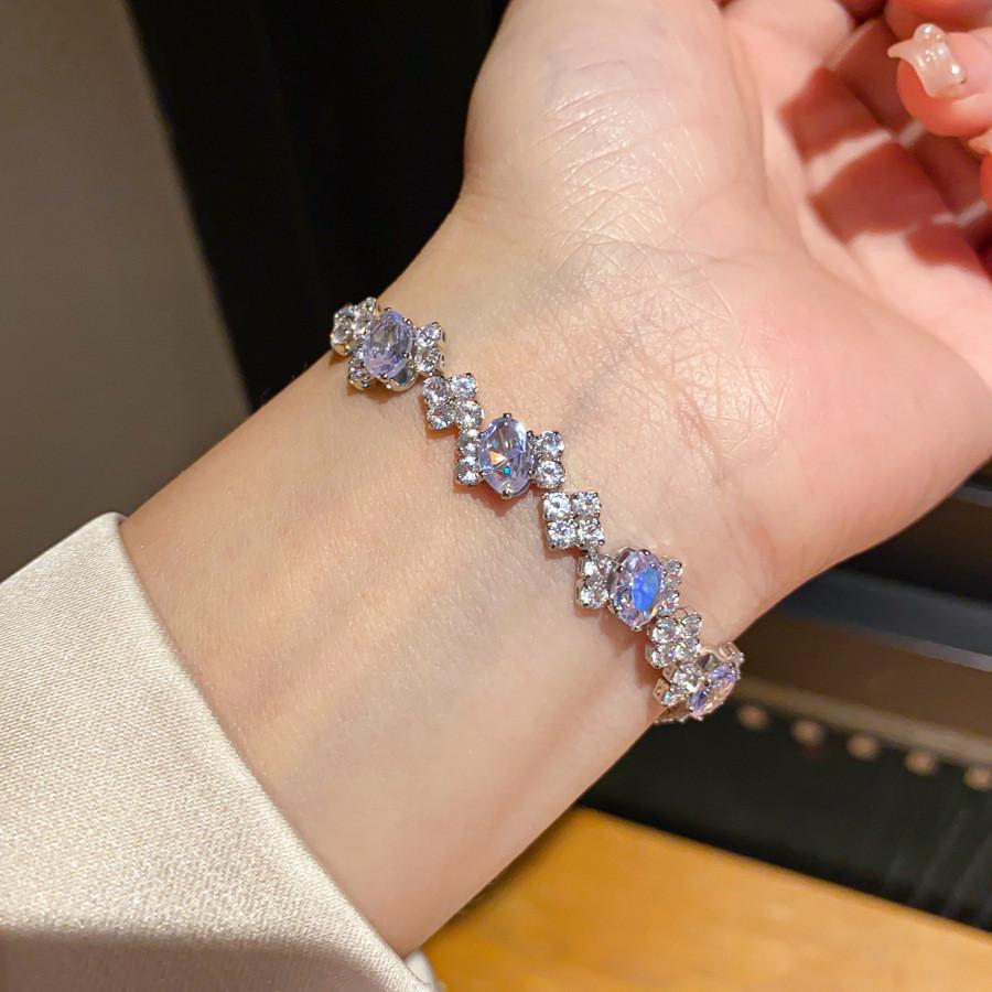 Light Luxury Copper Zircon Hand Chain With Geometric Design For Women Fashion серебряный