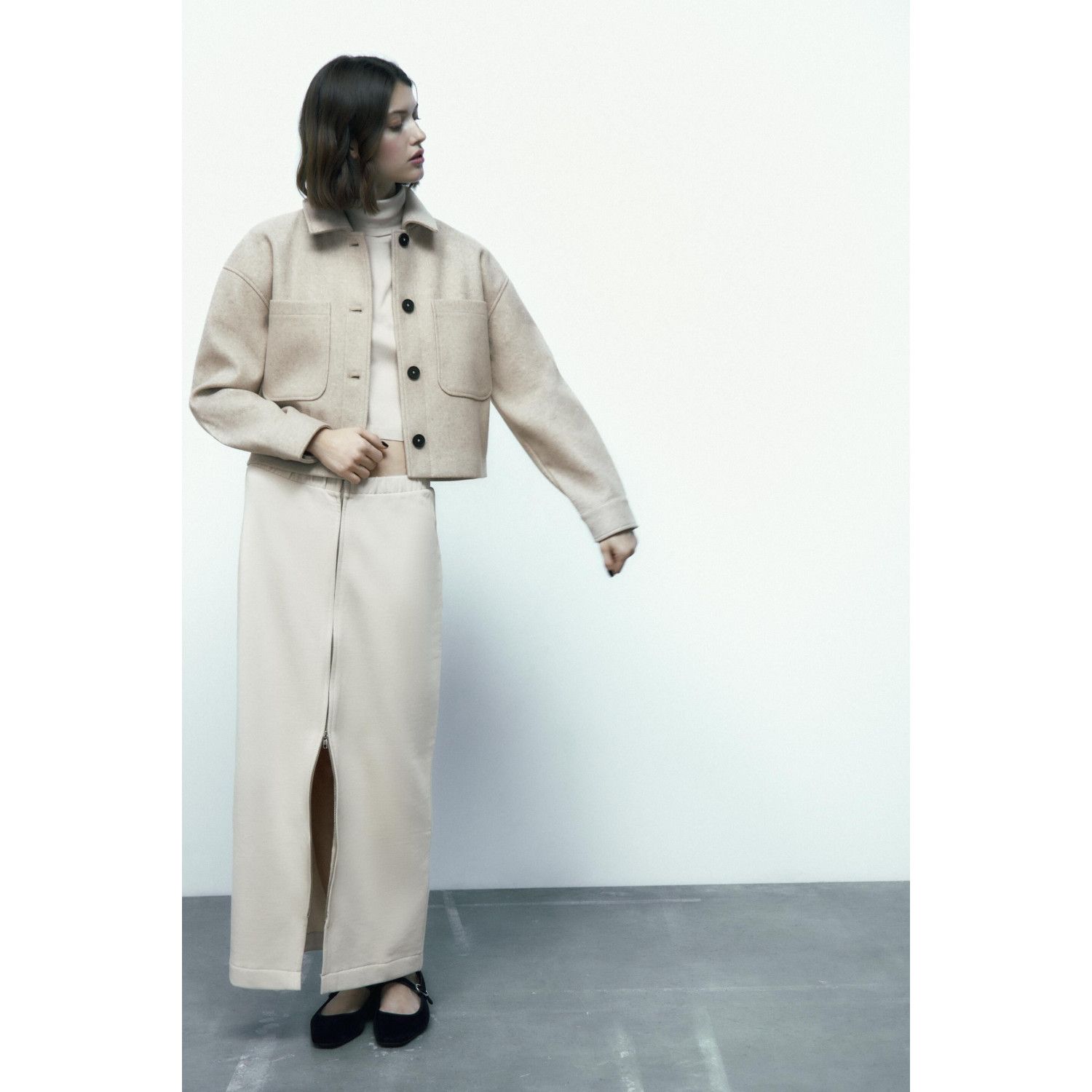 

CROPPED JACKET WITH POCKETS