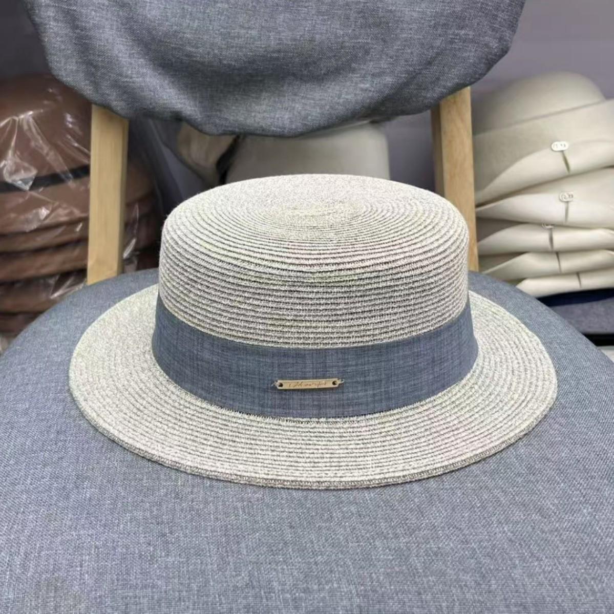 

Summer new fine grass woven flat straw hat women s elegant sun hat simple and versatile casual top hat for men Adjustable (55-58cm) серый