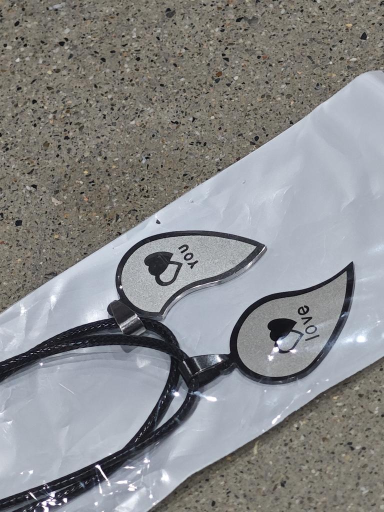 Biżuteria dla par Naszyjniki w kształcie serca Naszyjnik dla par Stal nierdzewna Grawerowane wisiorki miłosne Naszyjnik Walentynki