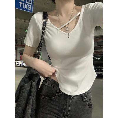 Camiseta Branca de Manga Curta com Decote V Feminina Verão Nova Doce e Picante Irregular Curta Slim Top Estudante