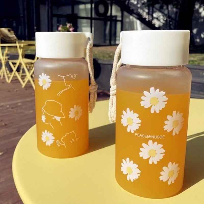 This Summer Cute Little Chrysanthemum Water Cup Comes In Two Styles Frosted and Transparent with A Handle for Easy Carrying