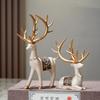 2 Pezzi/Set Figurina di Cervo in Resina Statua di Alce Renna Scultura di Cervo Carino Decorazione Artigianale Regalo per Natale Casa Desktop Cruscotto Auto