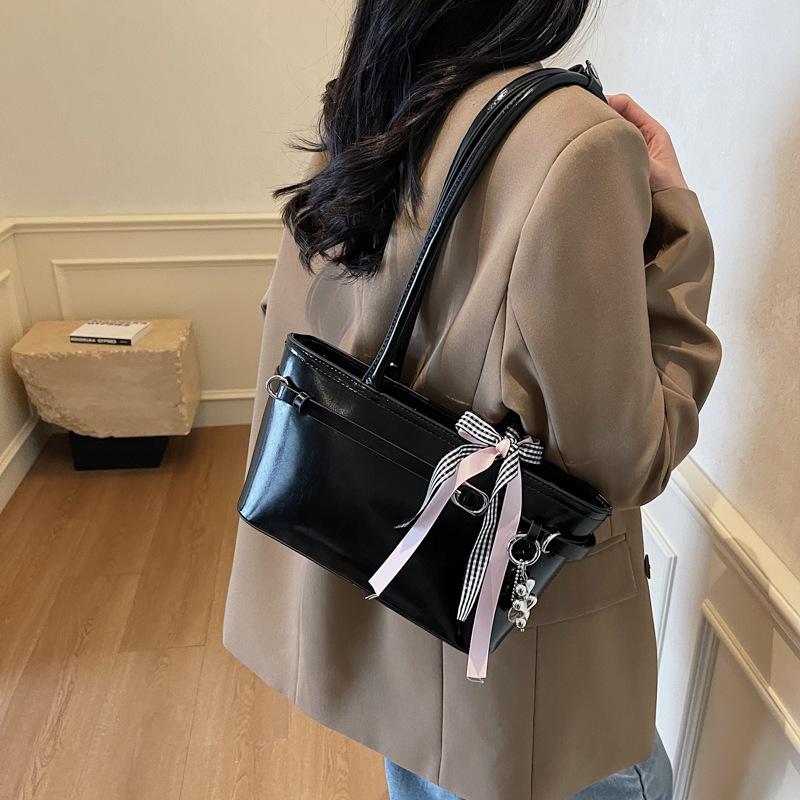 Premium commuter large-capacity bag women's 2025 new spring and summer versatile shoulder bag fashionable portable tote bag