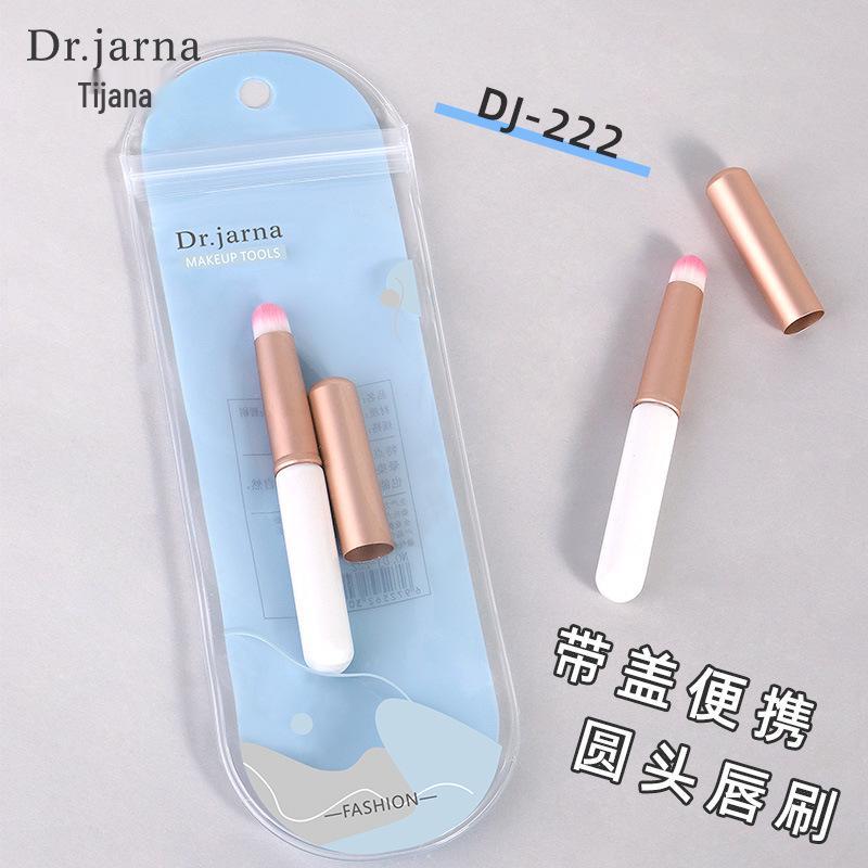 

Tijuana Multifunctional Lip and Concealer Brush with Lid