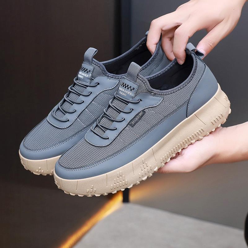 

Men s new casual sports shoes are comfortable and breathable, round head soft sole flat sole, fashionable and versatile platform men s shoes. 39 сірий колір