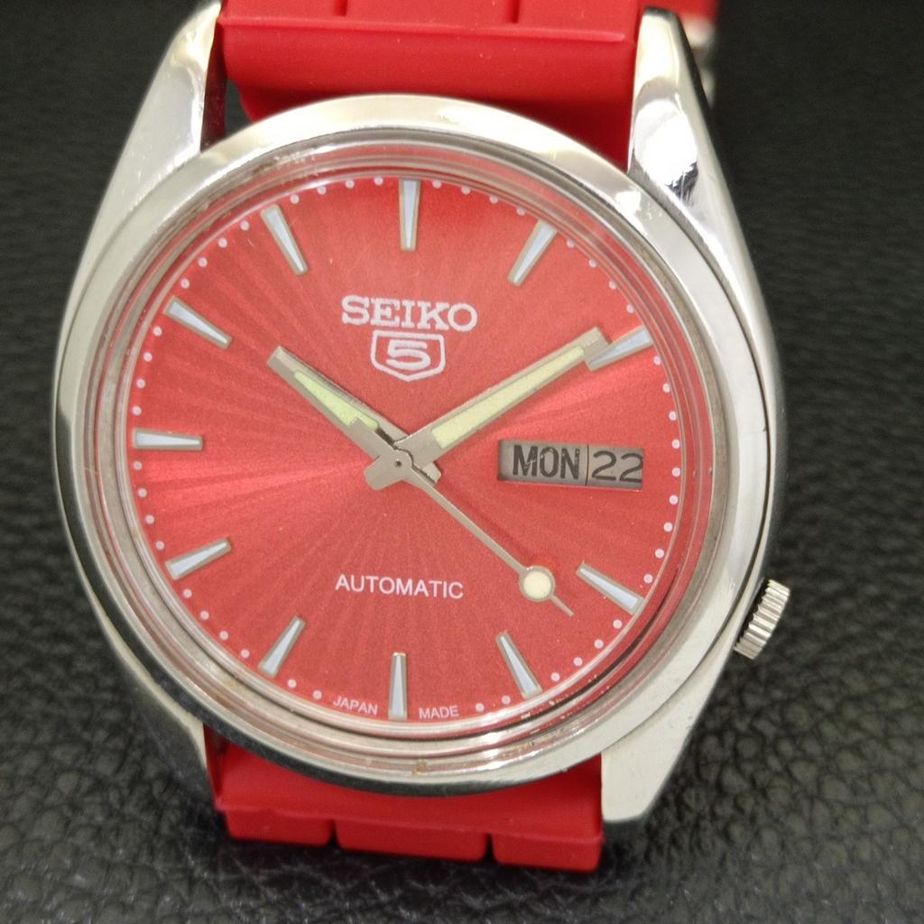 RELÓGIO VINTAGE SEIKO 5 AUTOMÁTICO 7009A JAPONÊS MASCULINO DIAL COR VERMELHA a701578-5 R206b-a701578