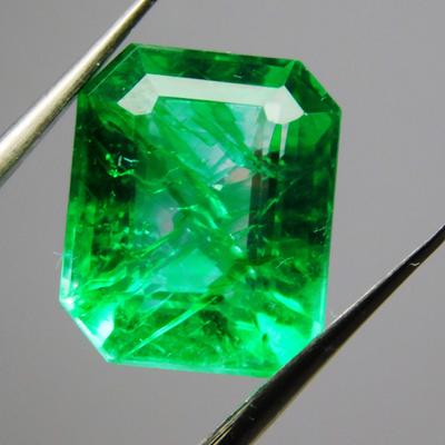 Přírodní zelený kolumbijský smaragd 5,1 ct Smaragdový brus Certifikovaný volný drahokam